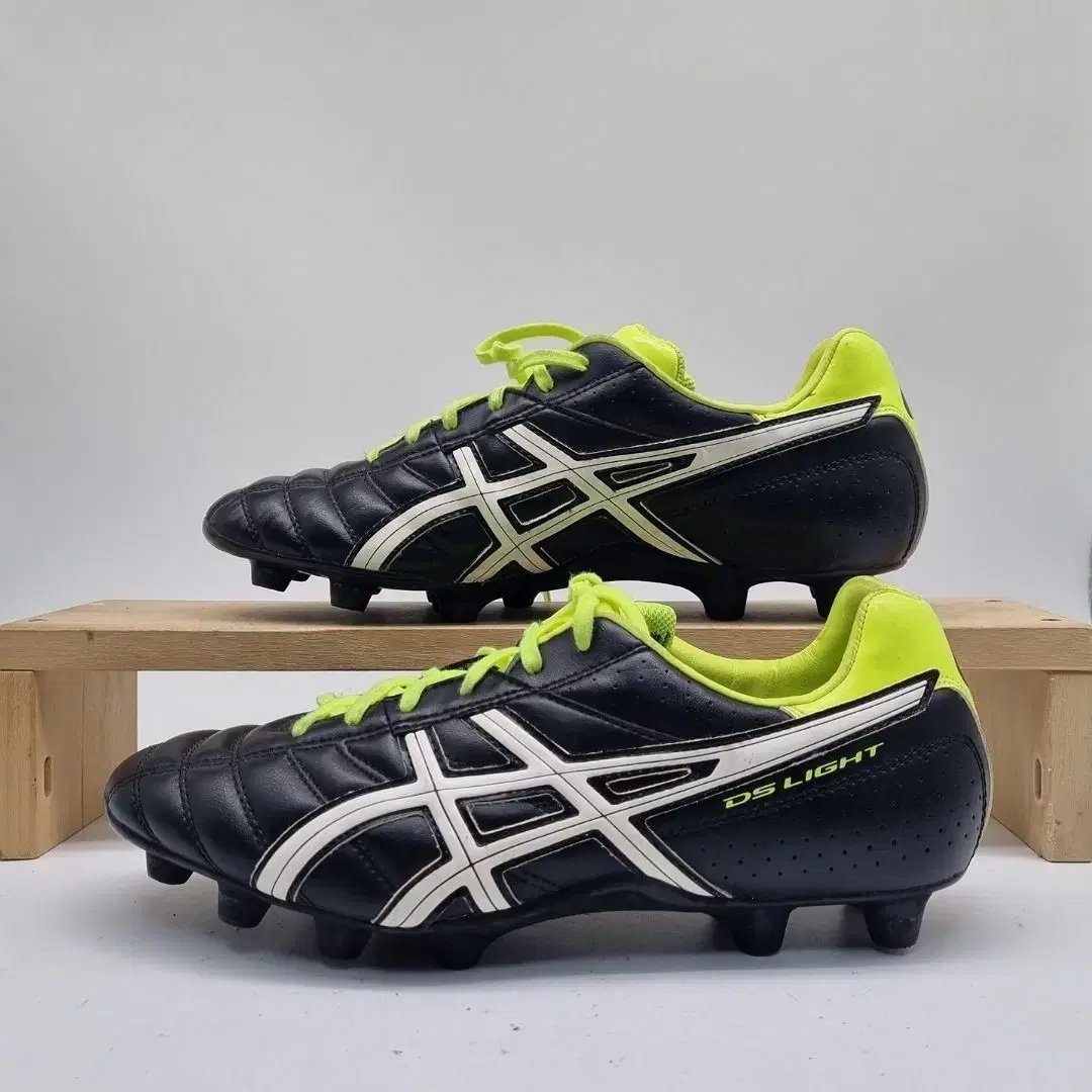 asics boots 265